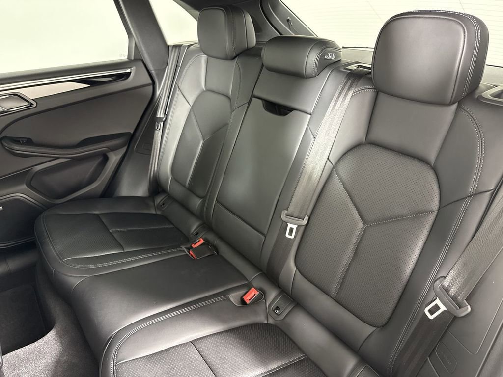 Certified 2025 Porsche Macan image 22