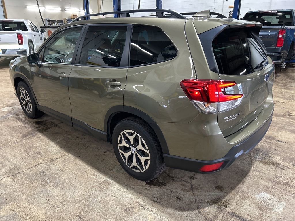 Used 2023 Subaru Forester Premium image 4