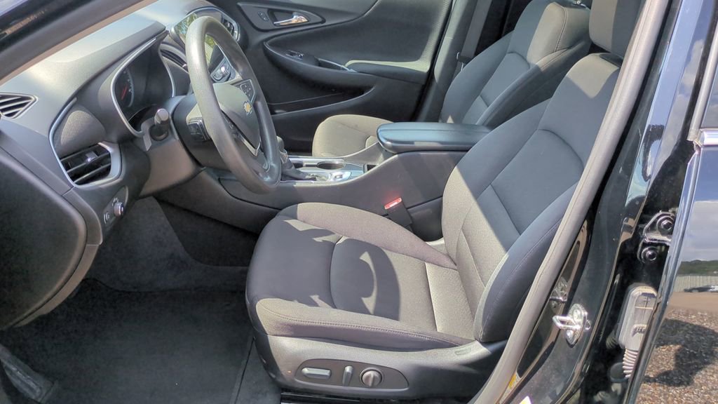 Used 2024 Chevrolet Malibu LT image 10