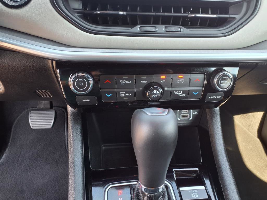 Used 2024 Jeep Compass Limited image 19