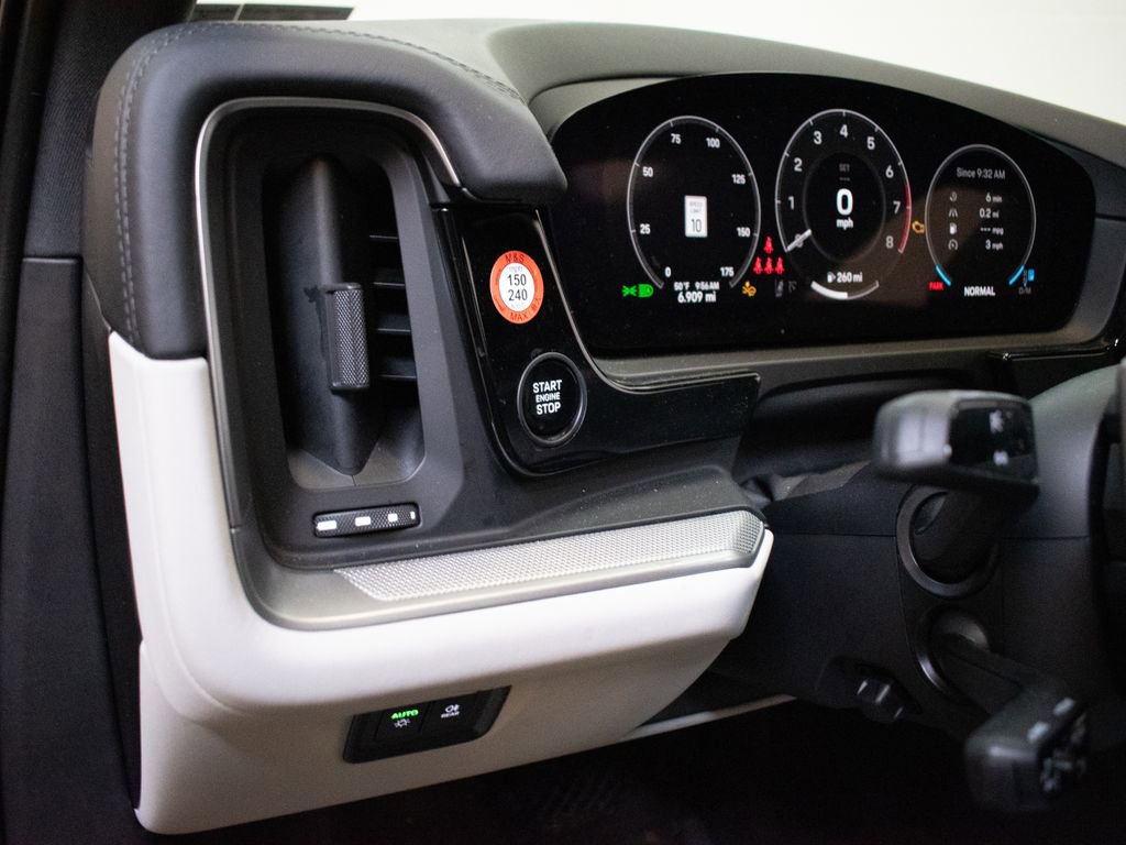 Certified 2026 Porsche Cayenne AWD/4WD image 21