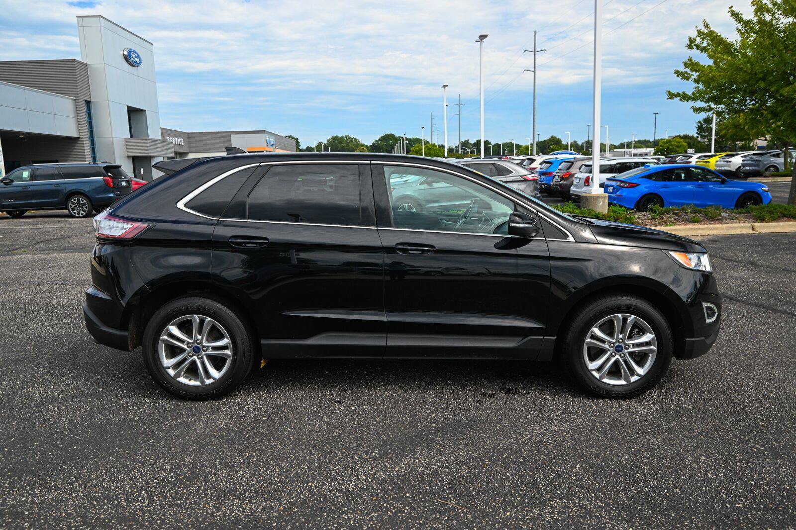 Used 2017 Ford Edge SEL w/ Canadian Touring Package AWD/4WD image 3
