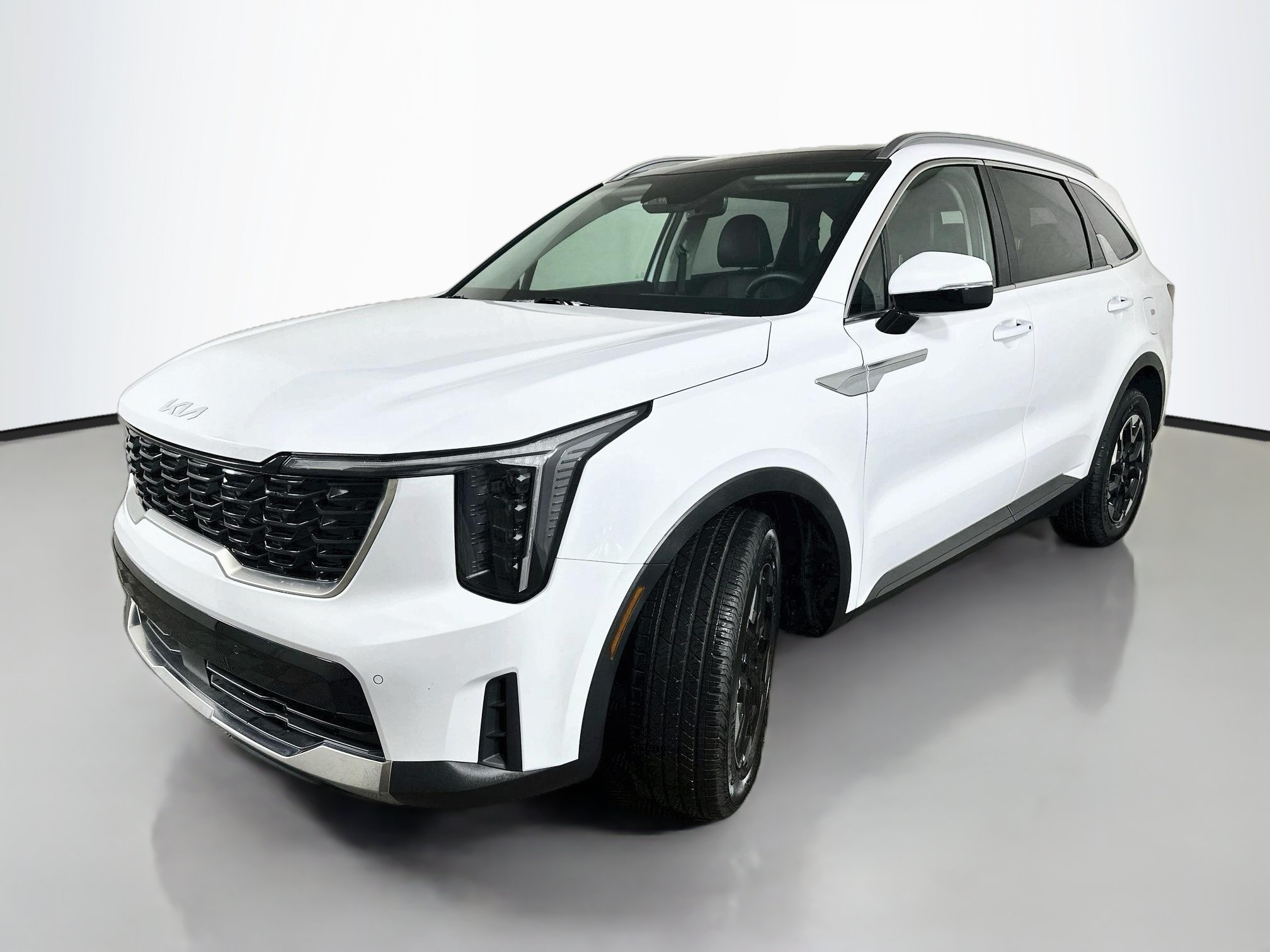Certified 2025 Kia Sorento S w/ Panoramic Sunroof Package FWD image 3