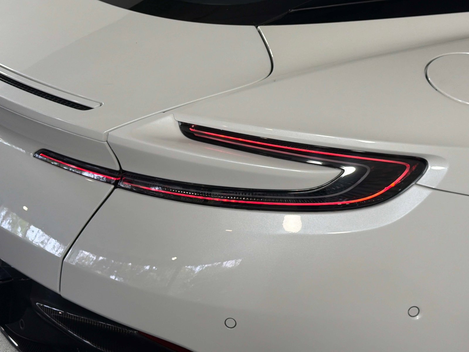 Used 2024 Aston Martin DB12 Coupe RWD image 18