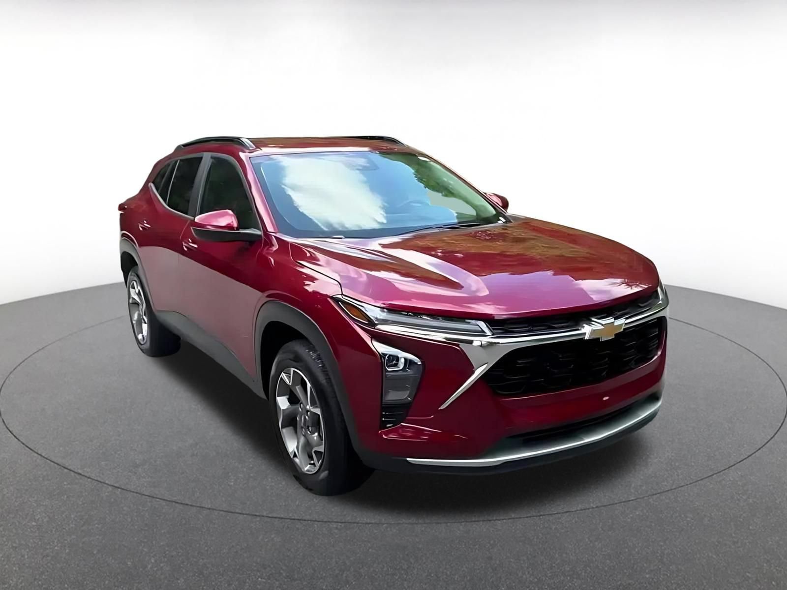 Used 2025 Chevrolet Trax LT w/ LT Convenience Package FWD image 3