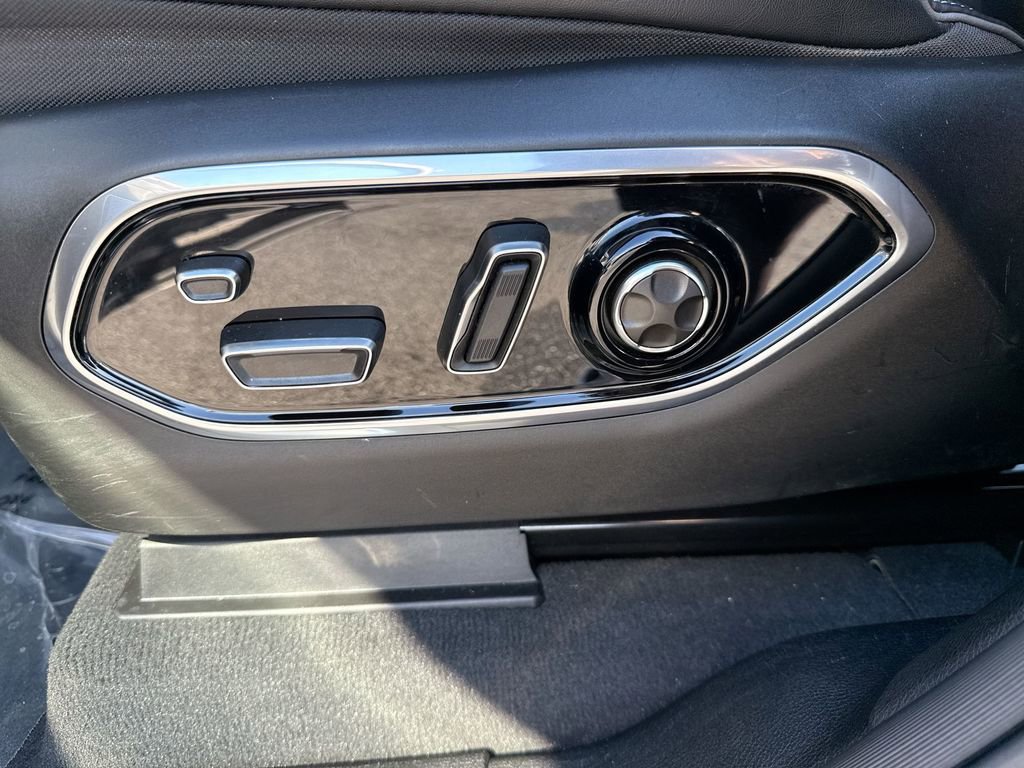 Used 2022 Jeep Grand Cherokee Overland w/ Luxury Tech Group IV image 14