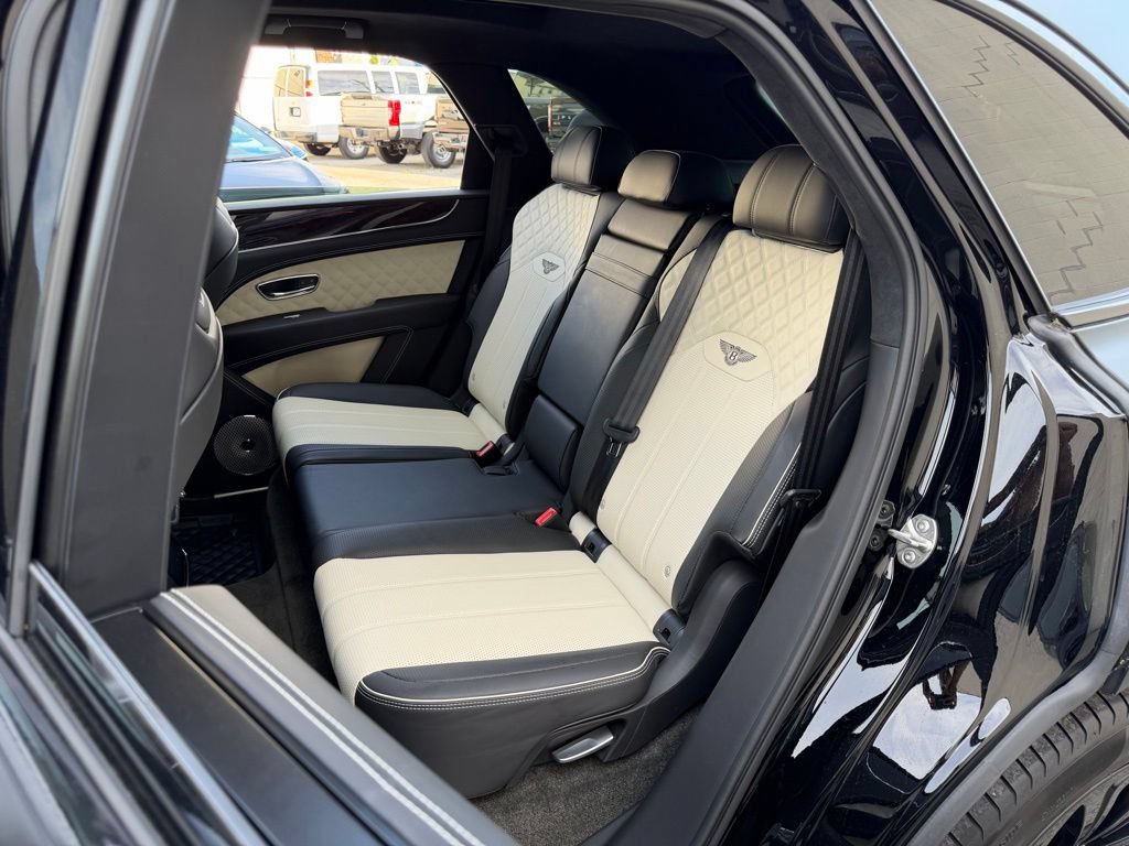 Used 2023 Bentley Bentayga AWD/4WD image 20