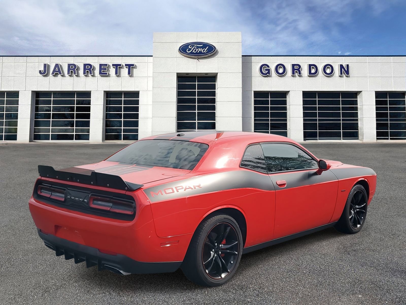 Used 2016 Dodge Challenger R/T w/ Blacktop Package image 4