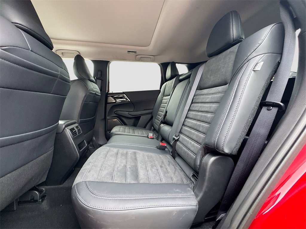 New 2025 Mitsubishi Outlander SE image 26