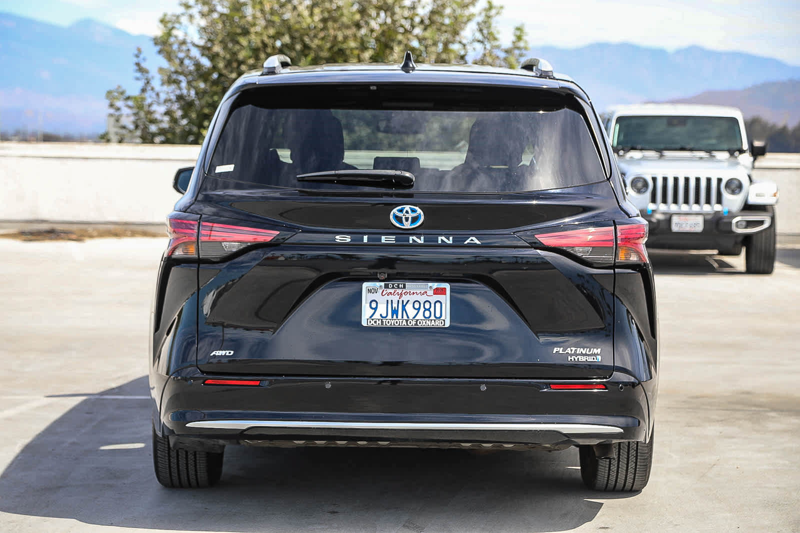 Used 2024 Toyota Sienna Platinum AWD/4WD image 6