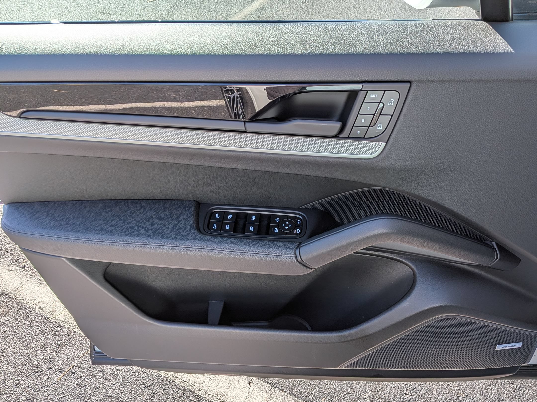 Certified 2025 Porsche Cayenne AWD/4WD image 13