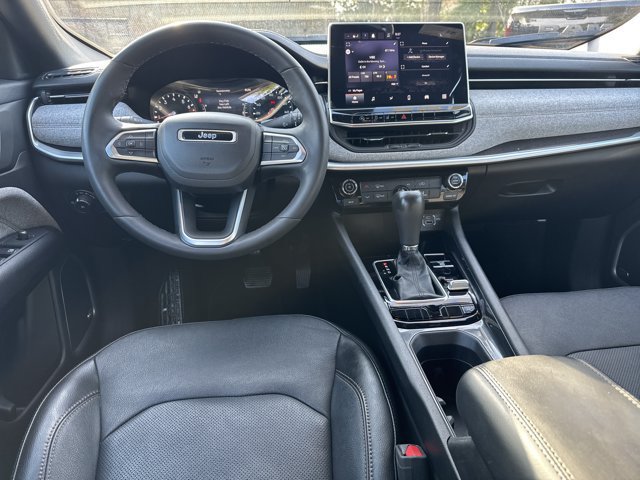 Certified 2023 Jeep Compass Latitude w/ Sun and Sound Group AWD/4WD image 26
