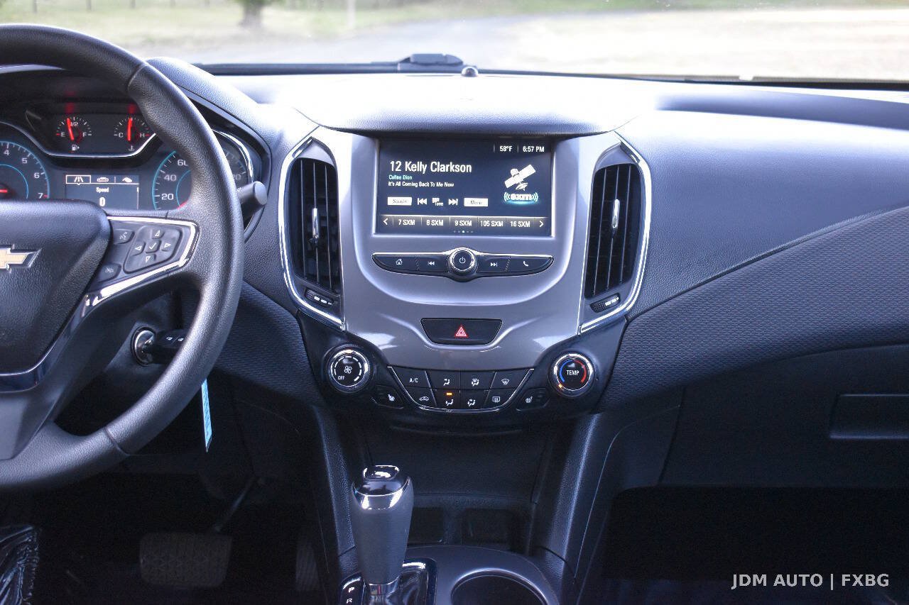 Used 2018 Chevrolet Cruze LT w/ LT Fleet Convenience Package FWD image 24