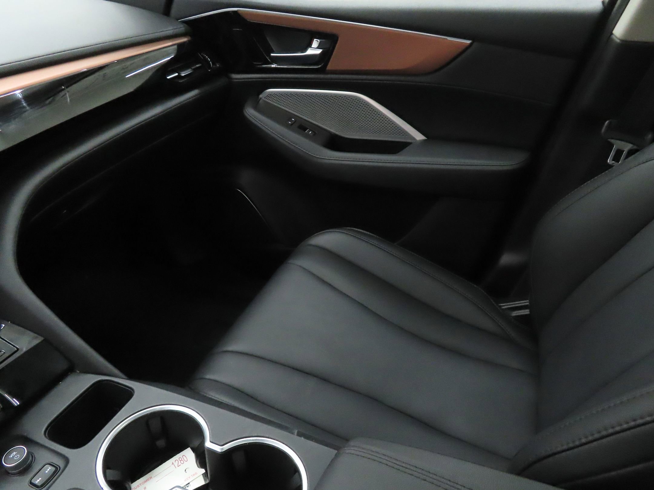 Used 2022 Acura MDX SH-AWD image 18
