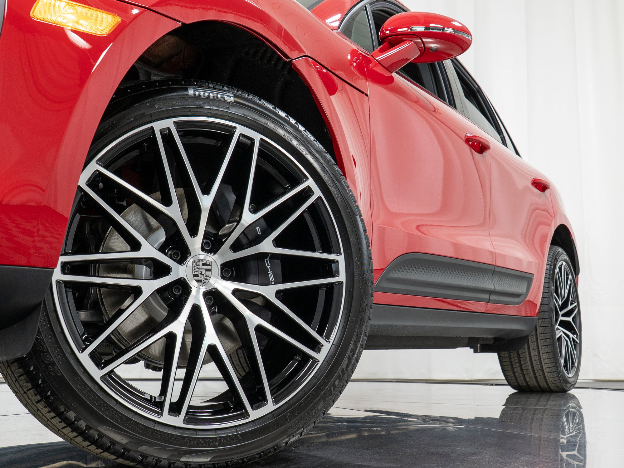 Used 2025 Porsche Macan image 30