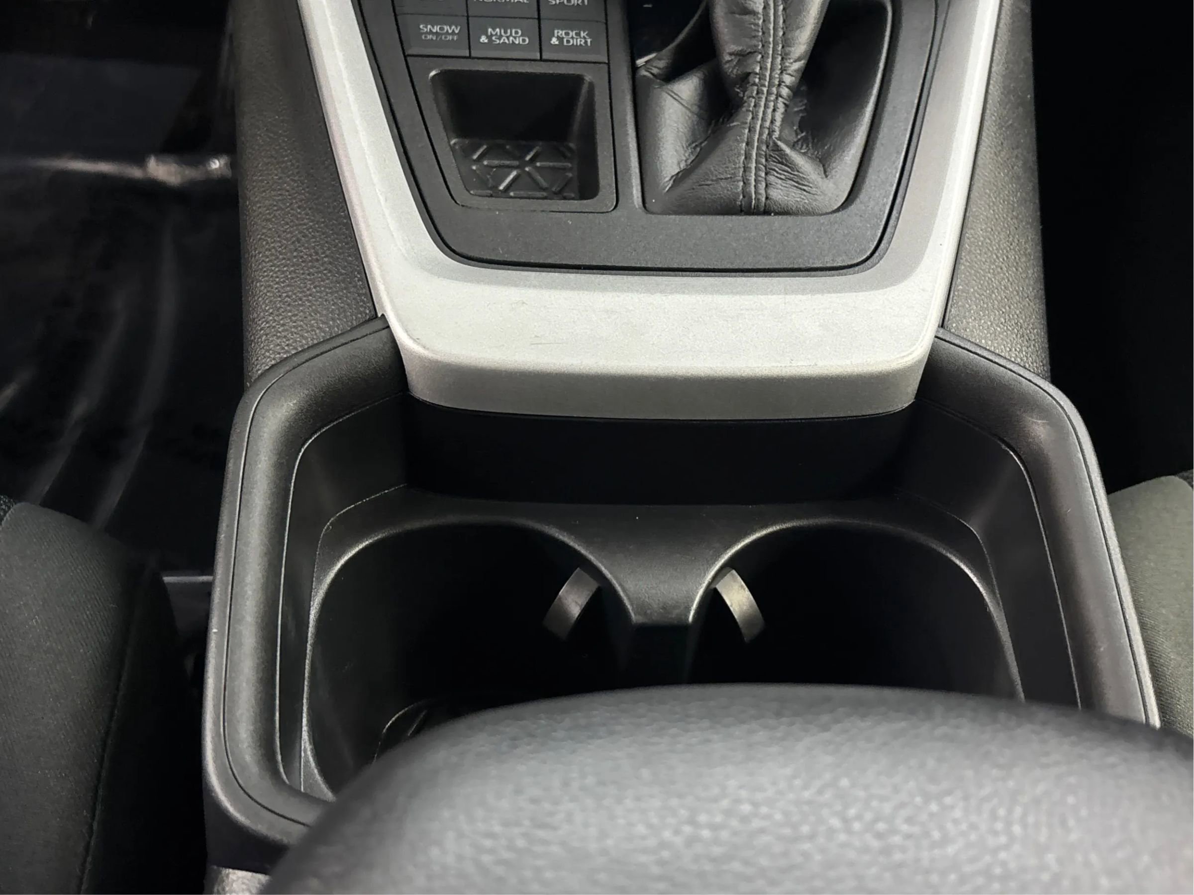 Used 2021 Toyota RAV4 LE image 22