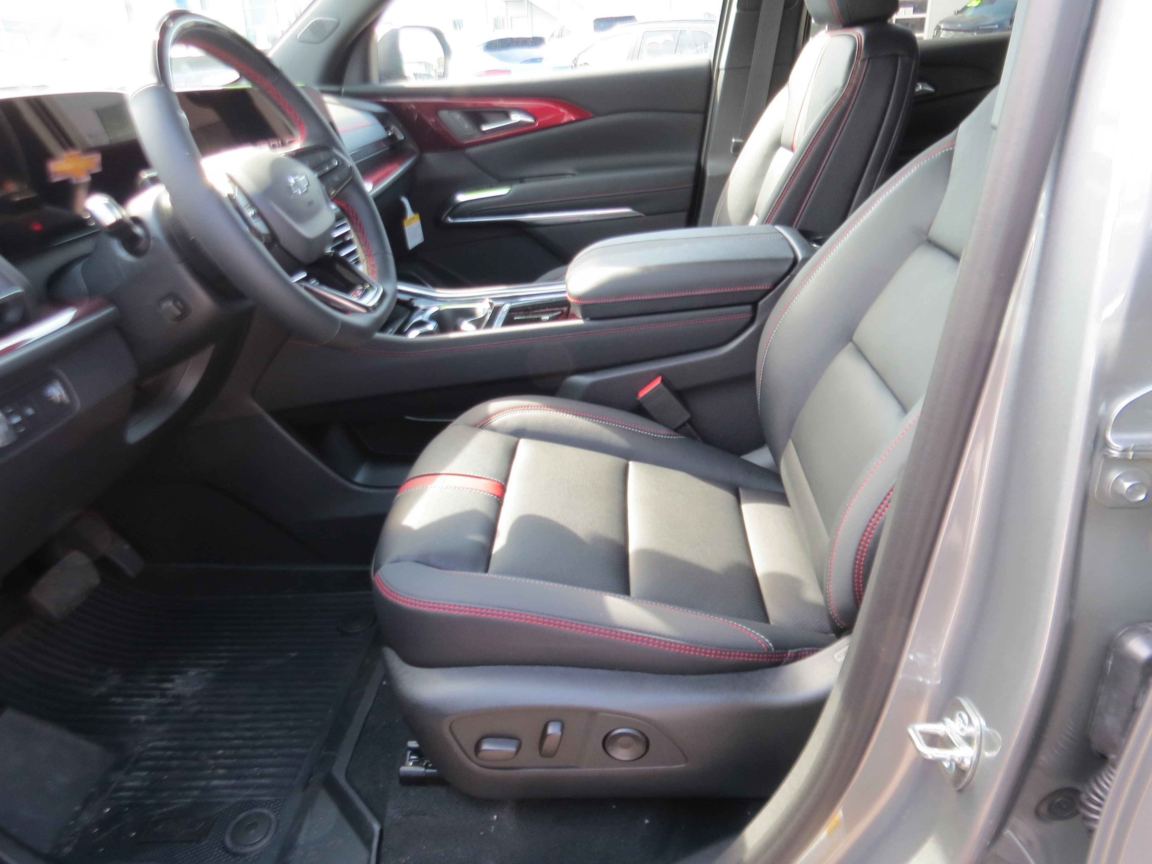New 2026 Chevrolet Traverse RS w/ LPO, Floor Liner Package image 15