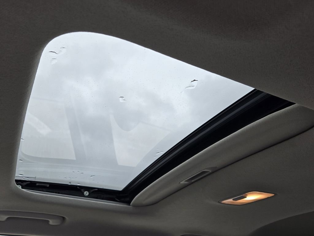 Certified 2024 Hyundai Venue SEL FWD image 17