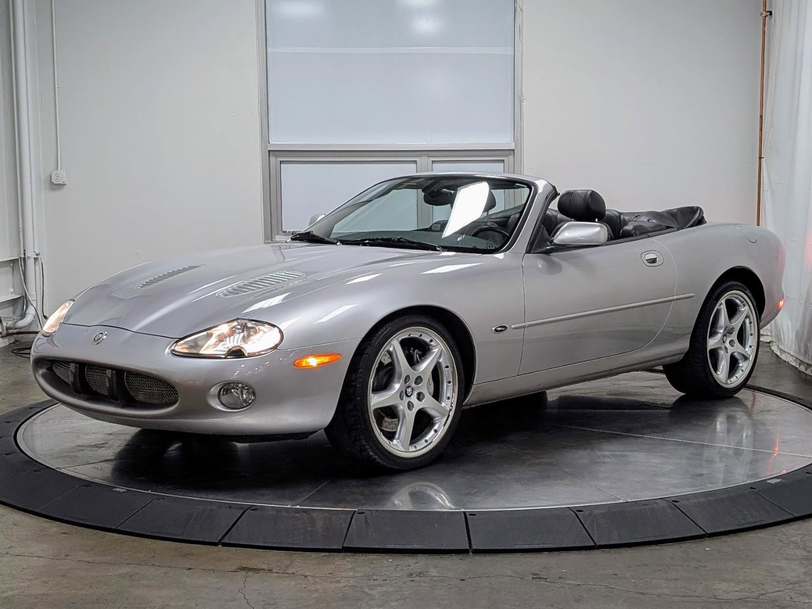 Used 2001 Jaguar XKR Convertible image 5