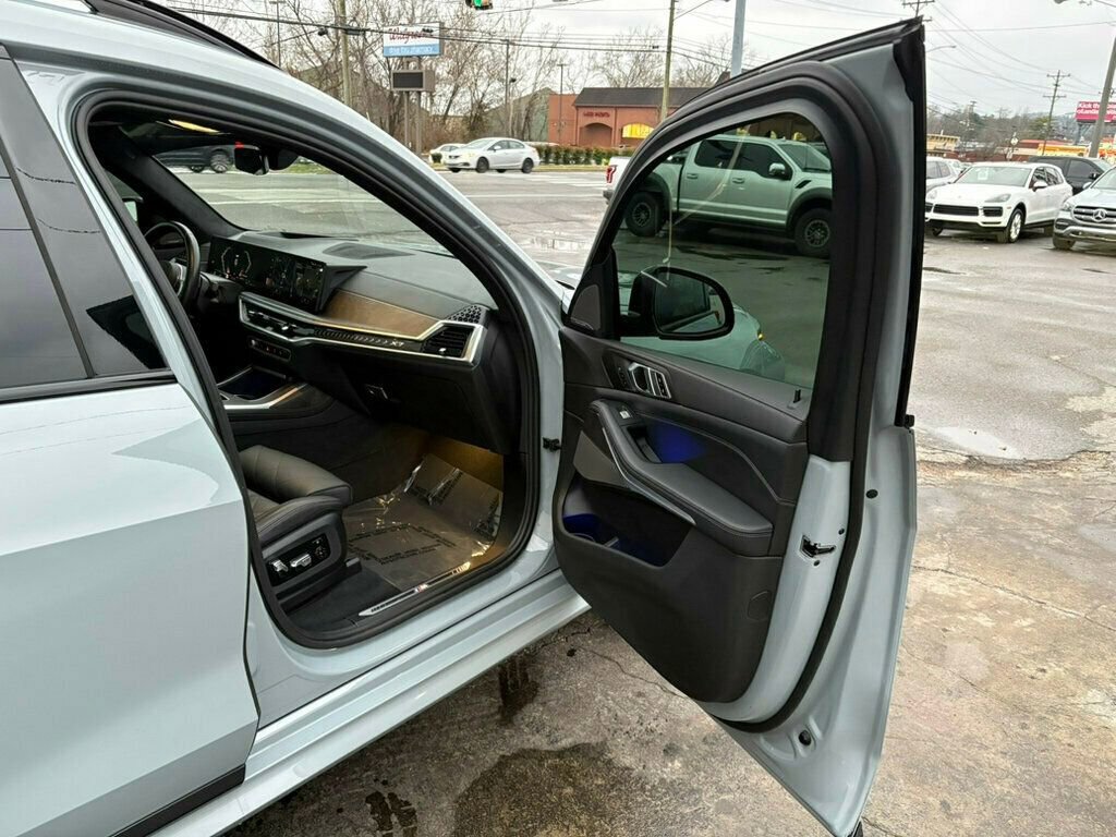 Used 2023 BMW X7 xDrive40i w/ M Sport Package image 13