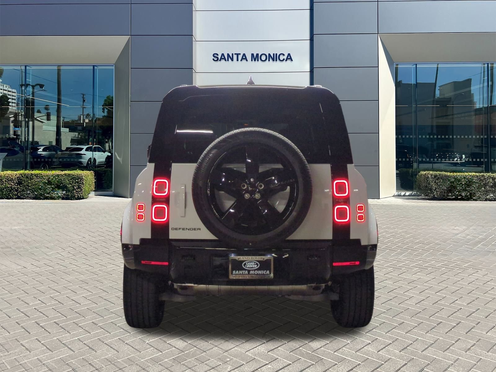 New 2026 Land Rover Defender 110 X-Dynamic SE image 4