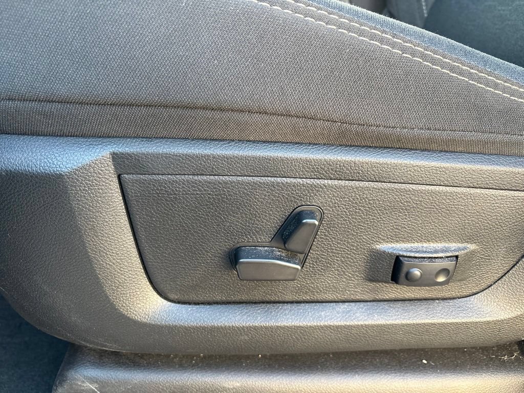 Used 2025 RAM 2500 Big Horn AWD/4WD image 13