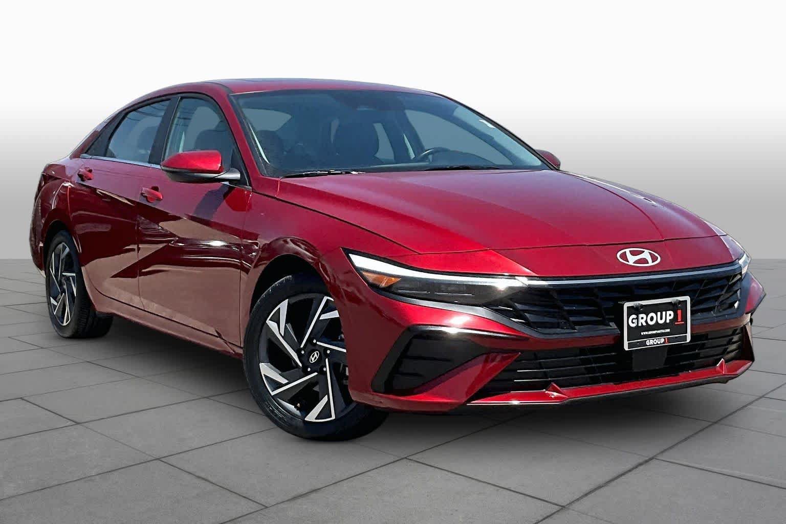 Used 2025 Hyundai Elantra Limited FWD image 3