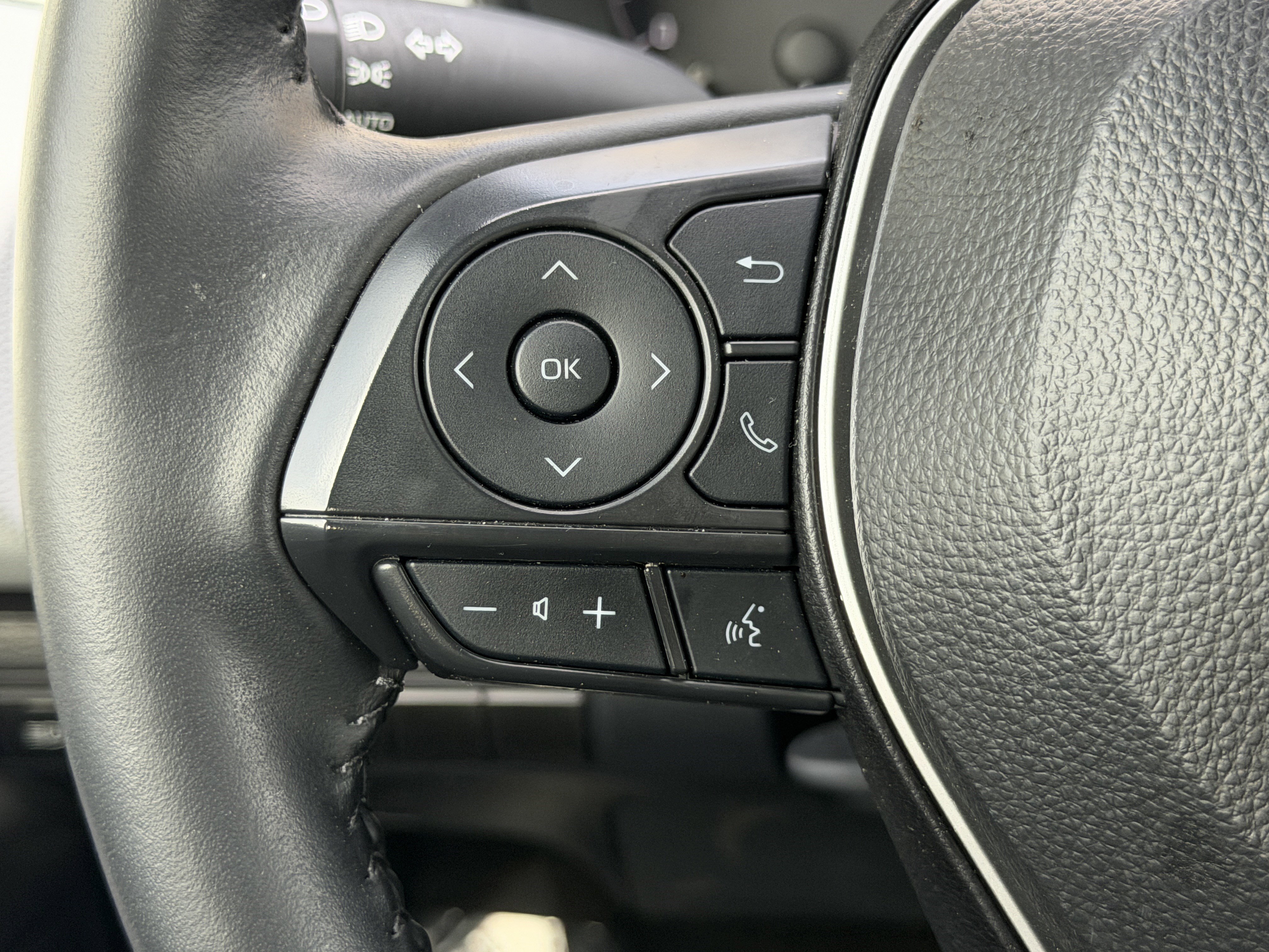 Used 2025 Toyota Corolla SE FWD image 31