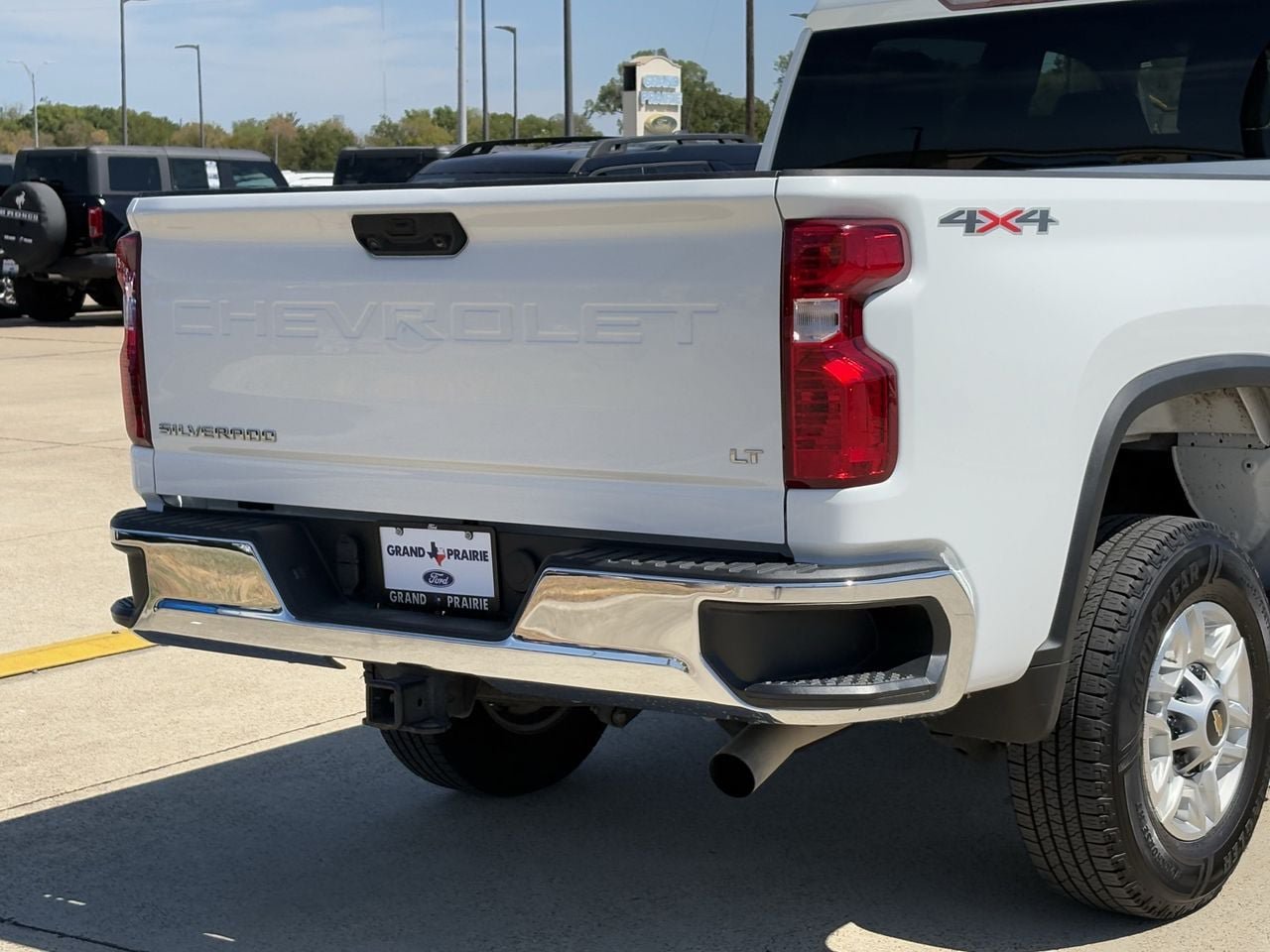 Used 2025 Chevrolet Silverado 2500 LT w/ Convenience Package AWD/4WD image 8