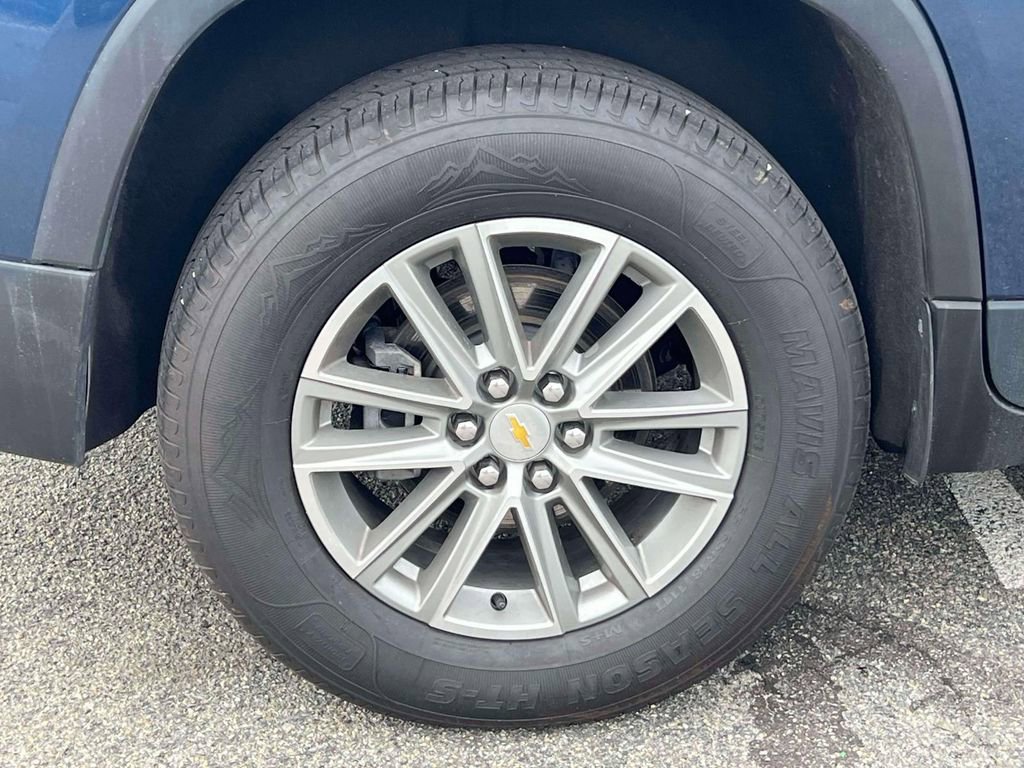 Used 2023 Chevrolet Traverse LT FWD image 12