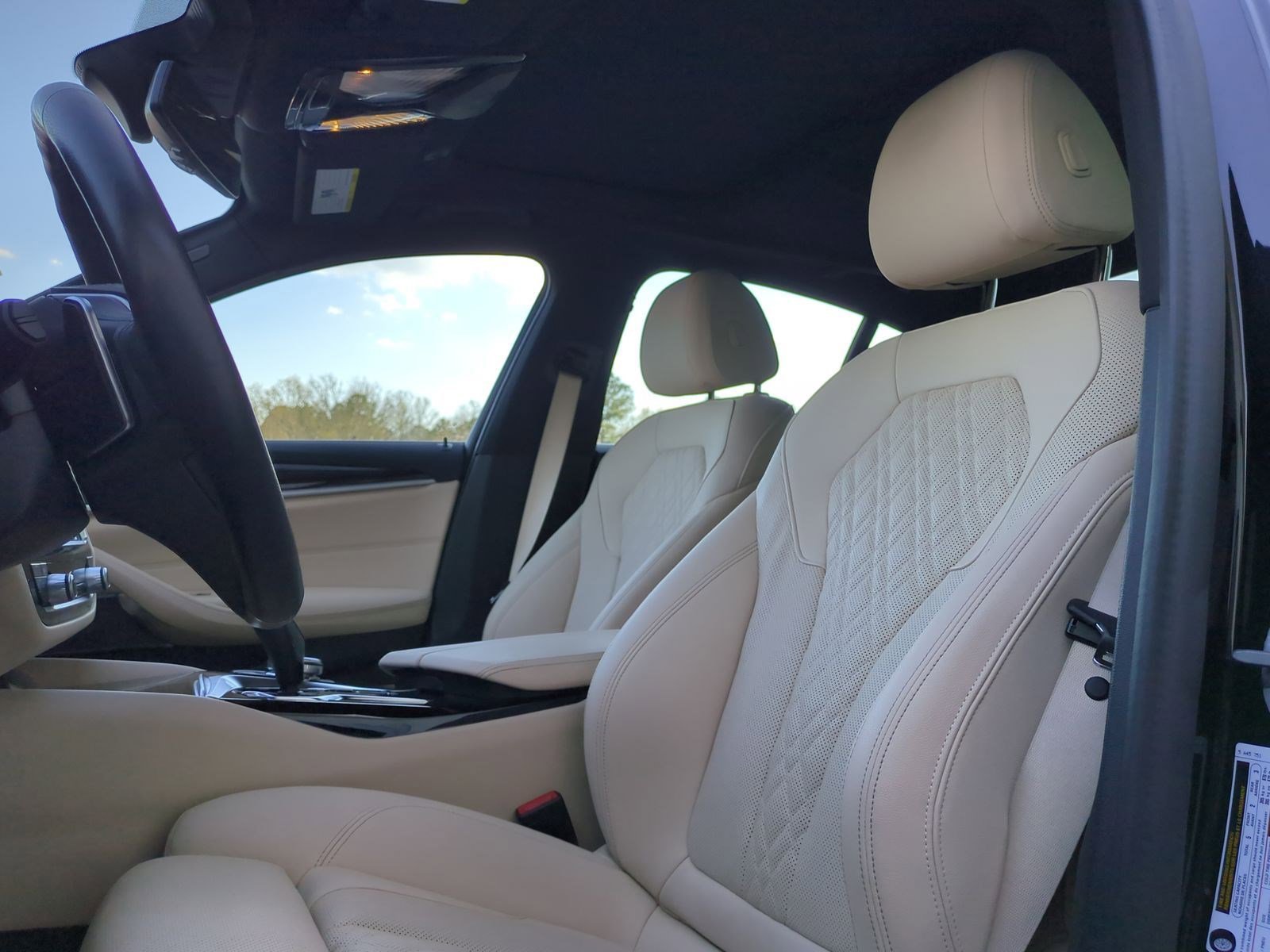 Used 2023 BMW 540i xDrive w/ Premium Package image 16