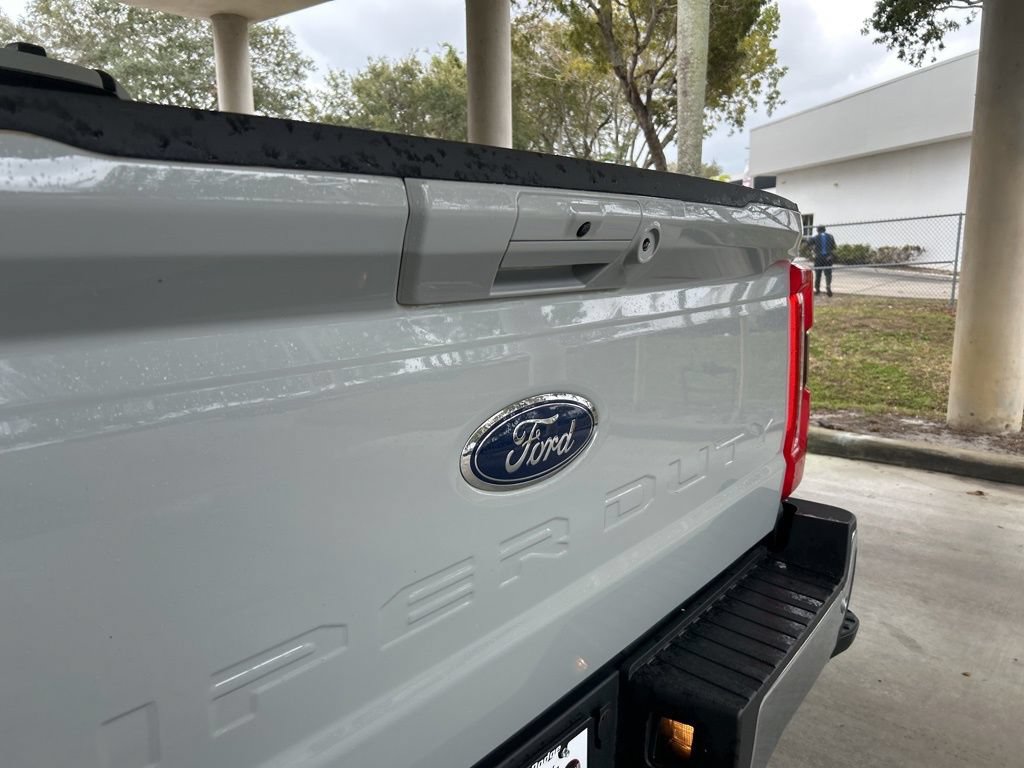 Used 2025 Ford F350 Lariat AWD/4WD image 22