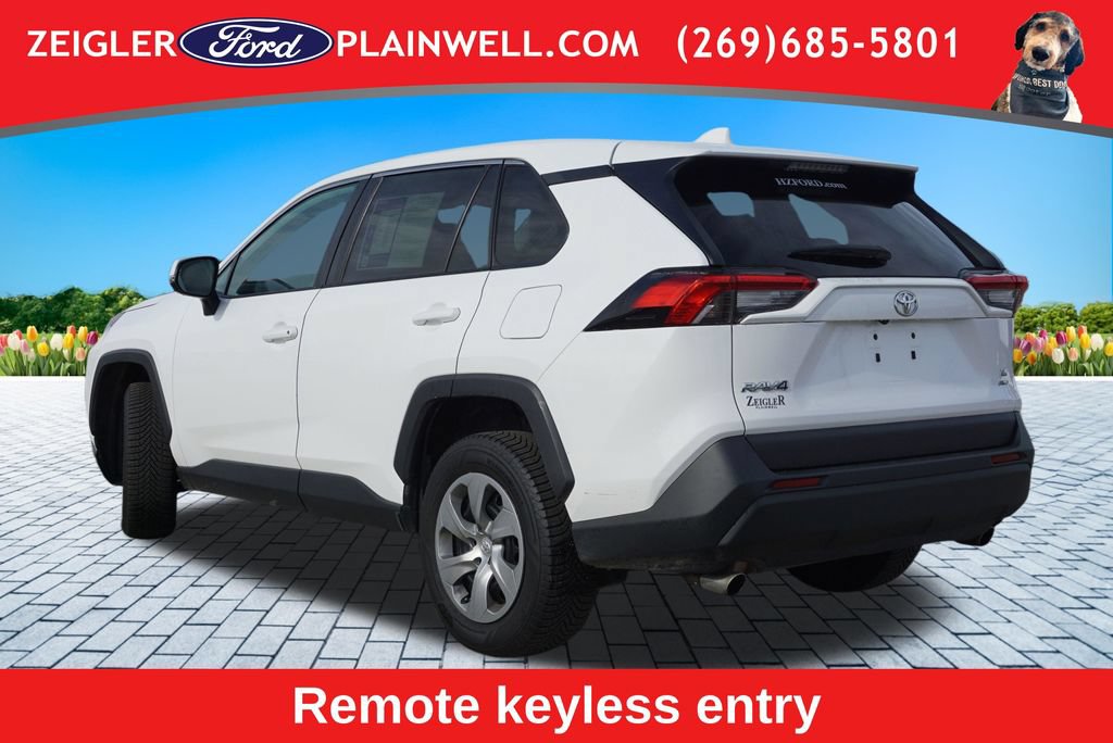 Used 2022 Toyota RAV4 LE AWD/4WD image 3