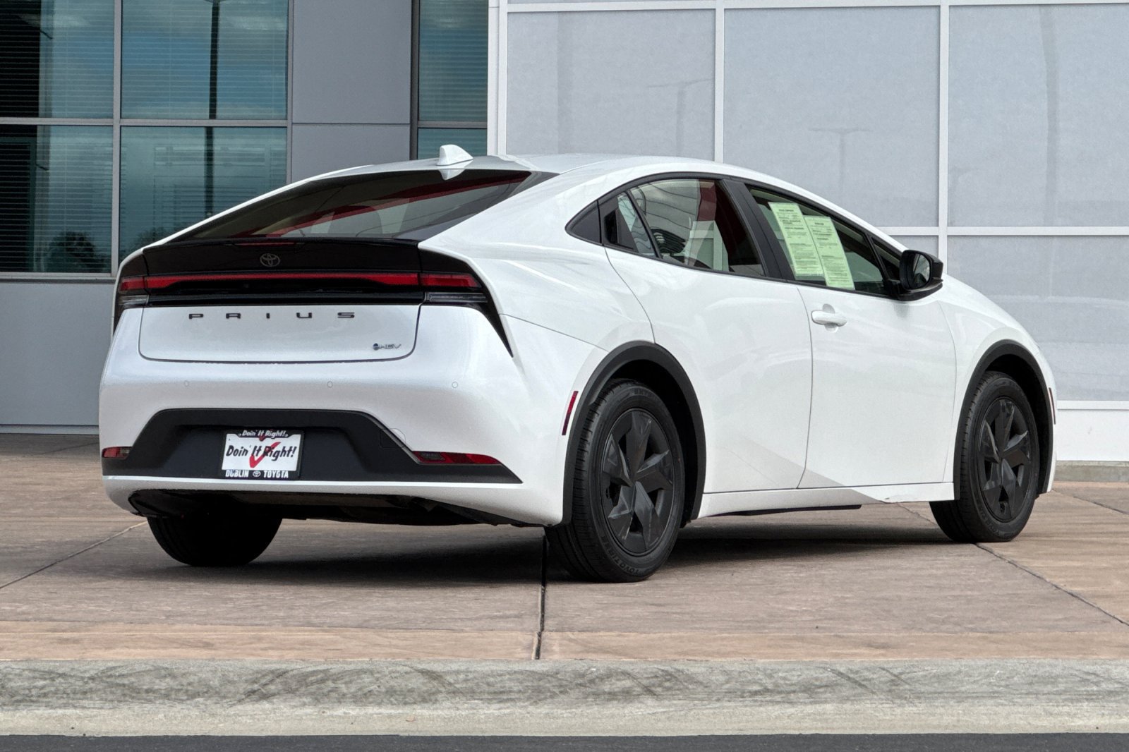 Used 2024 Toyota Prius LE FWD image 4