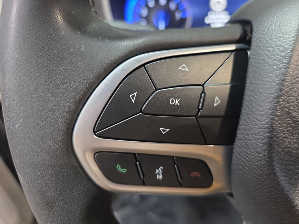 Used 2023 Chrysler Pacifica Touring-L FWD image 19