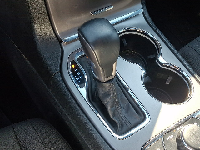 Used 2019 Jeep Grand Cherokee Laredo AWD/4WD image 16