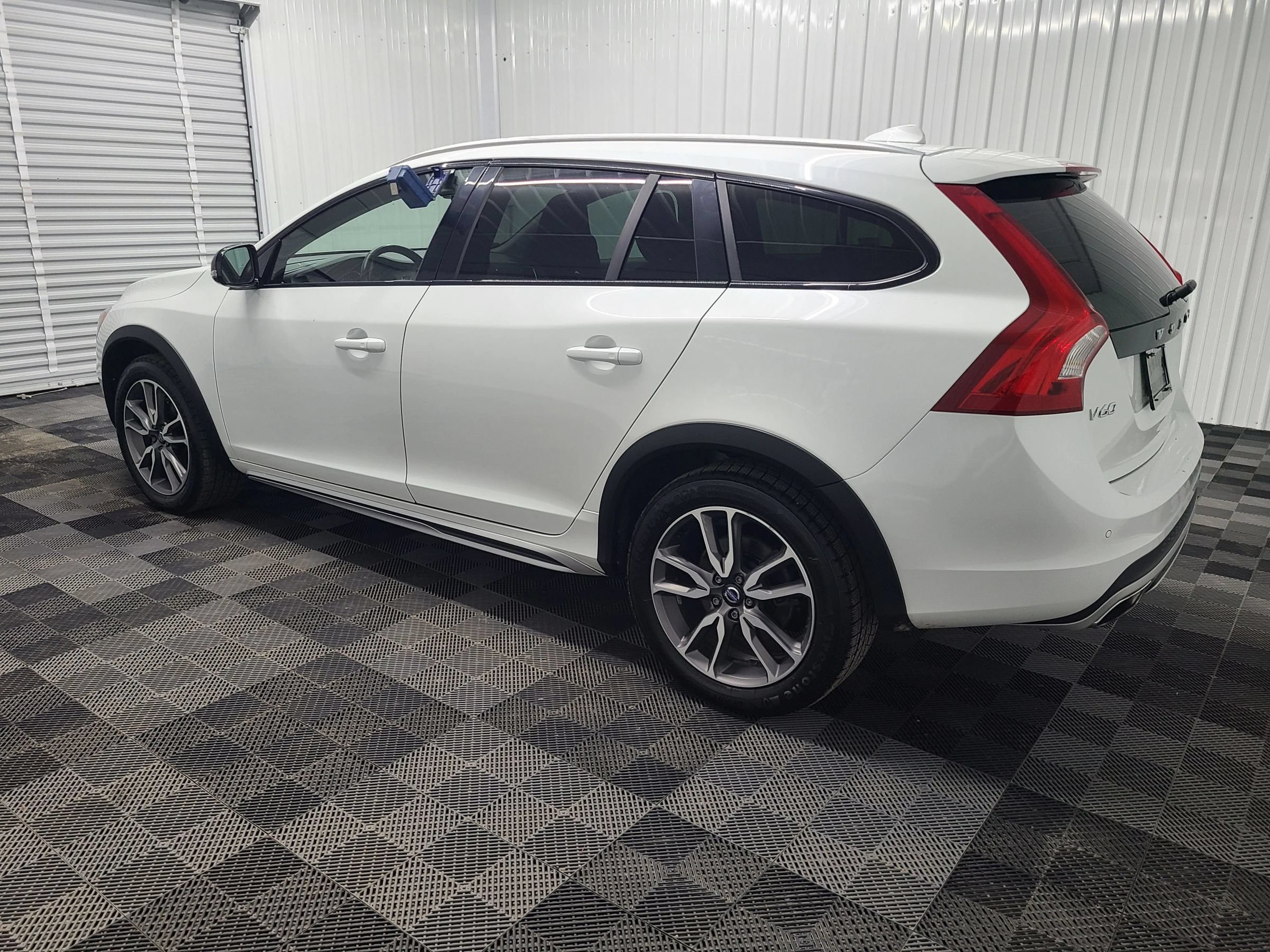 Used 2018 Volvo V60 T5 Cross Country w/ Convenience Package AWD/4WD image 9