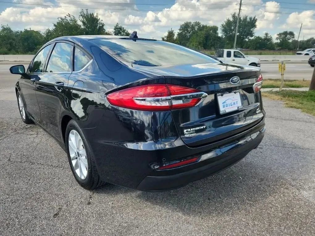 Used 2019 Ford Fusion SE image 6