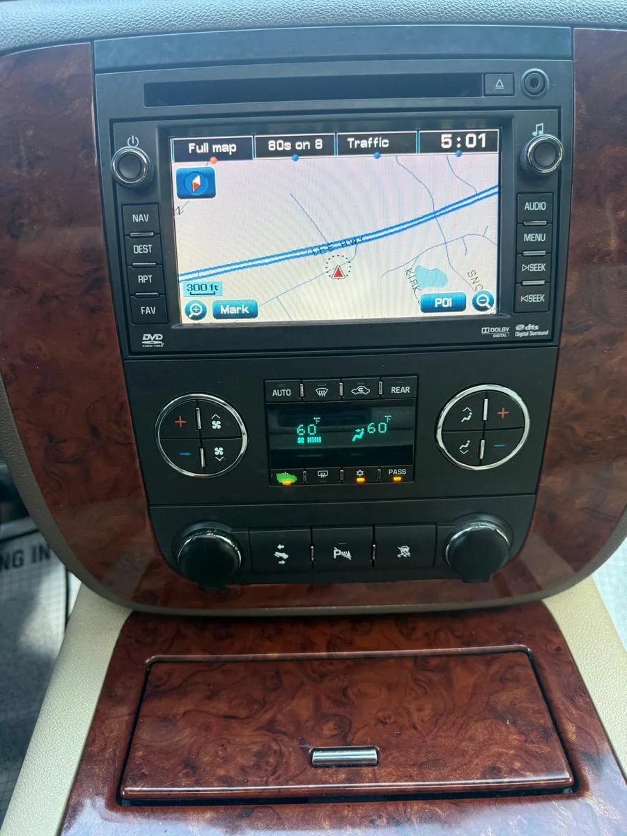 Used 2011 Chevrolet Tahoe LTZ AWD/4WD image 16