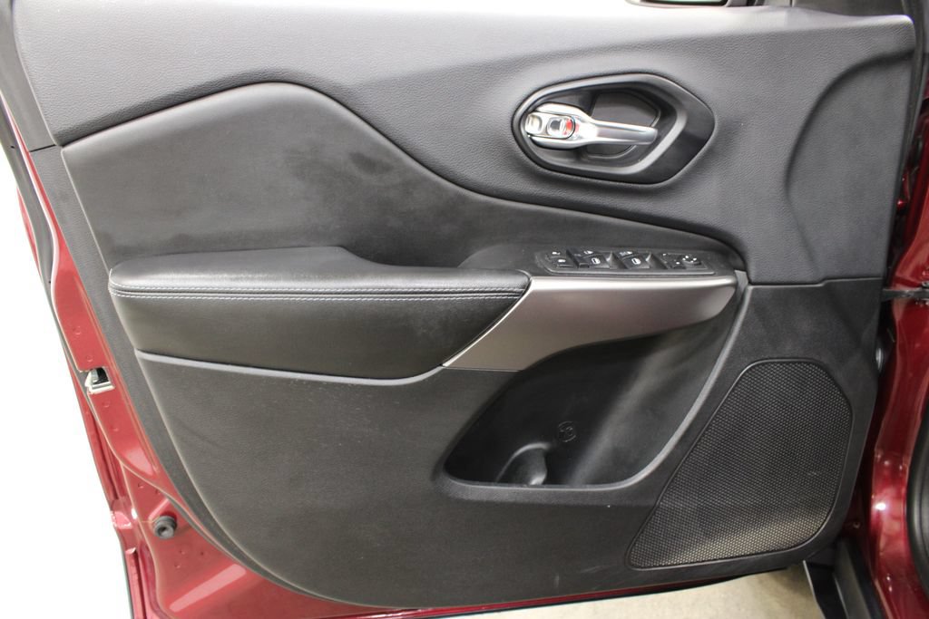 Used 2019 Jeep Cherokee Latitude w/ Popular Appearance Group FWD image 15