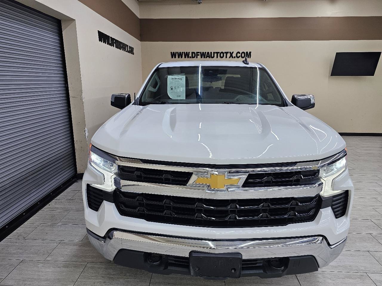 Used 2023 Chevrolet Silverado 1500 LT w/ Z71 Off-Road Package AWD/4WD image 3