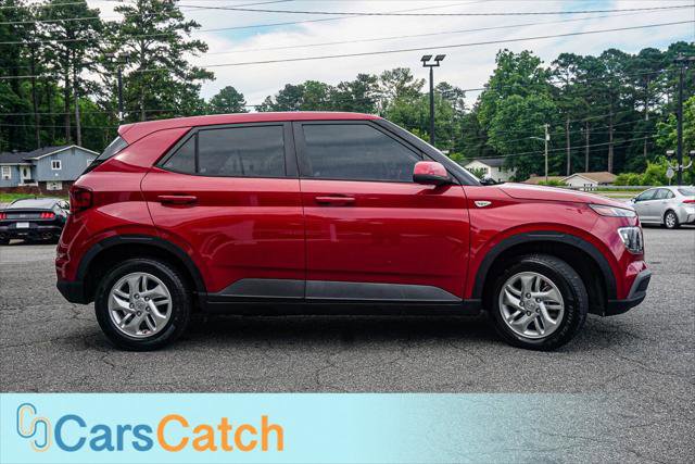 Used 2021 Hyundai Venue SE FWD image 2
