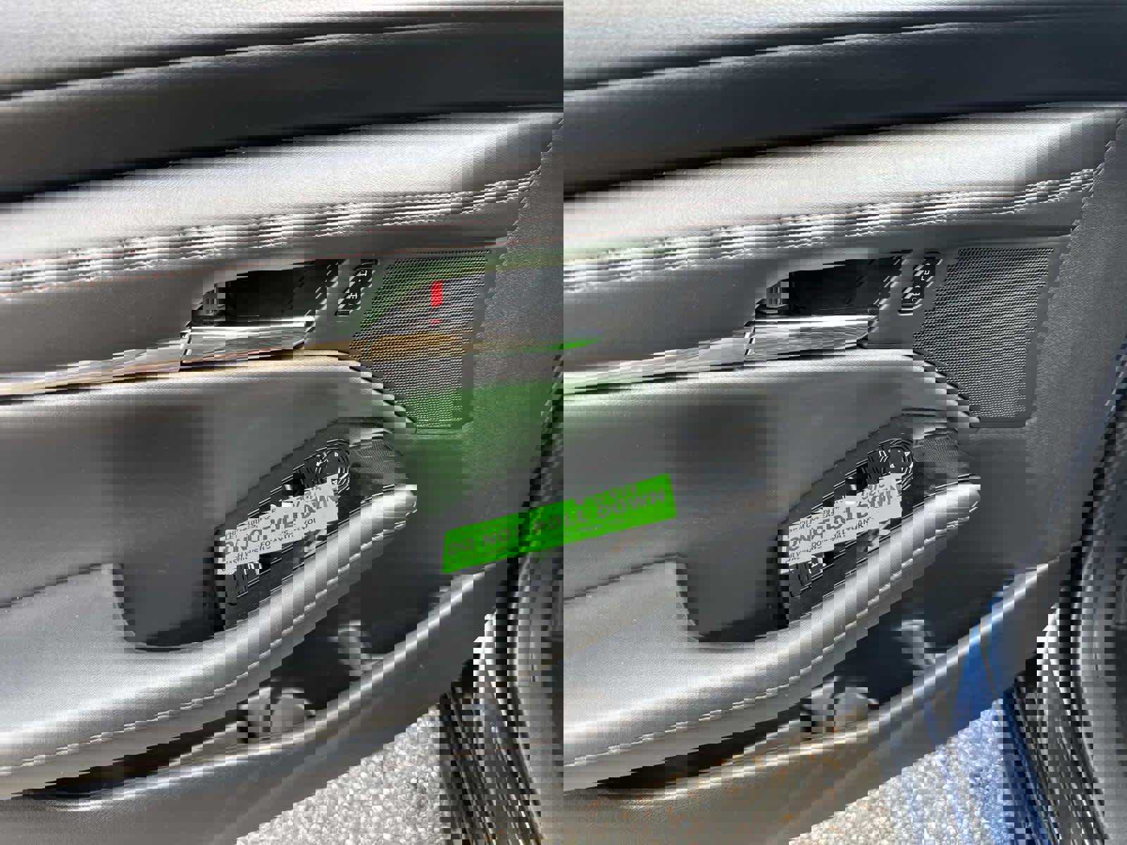 Used 2022 MAZDA MAZDA3 s image 19