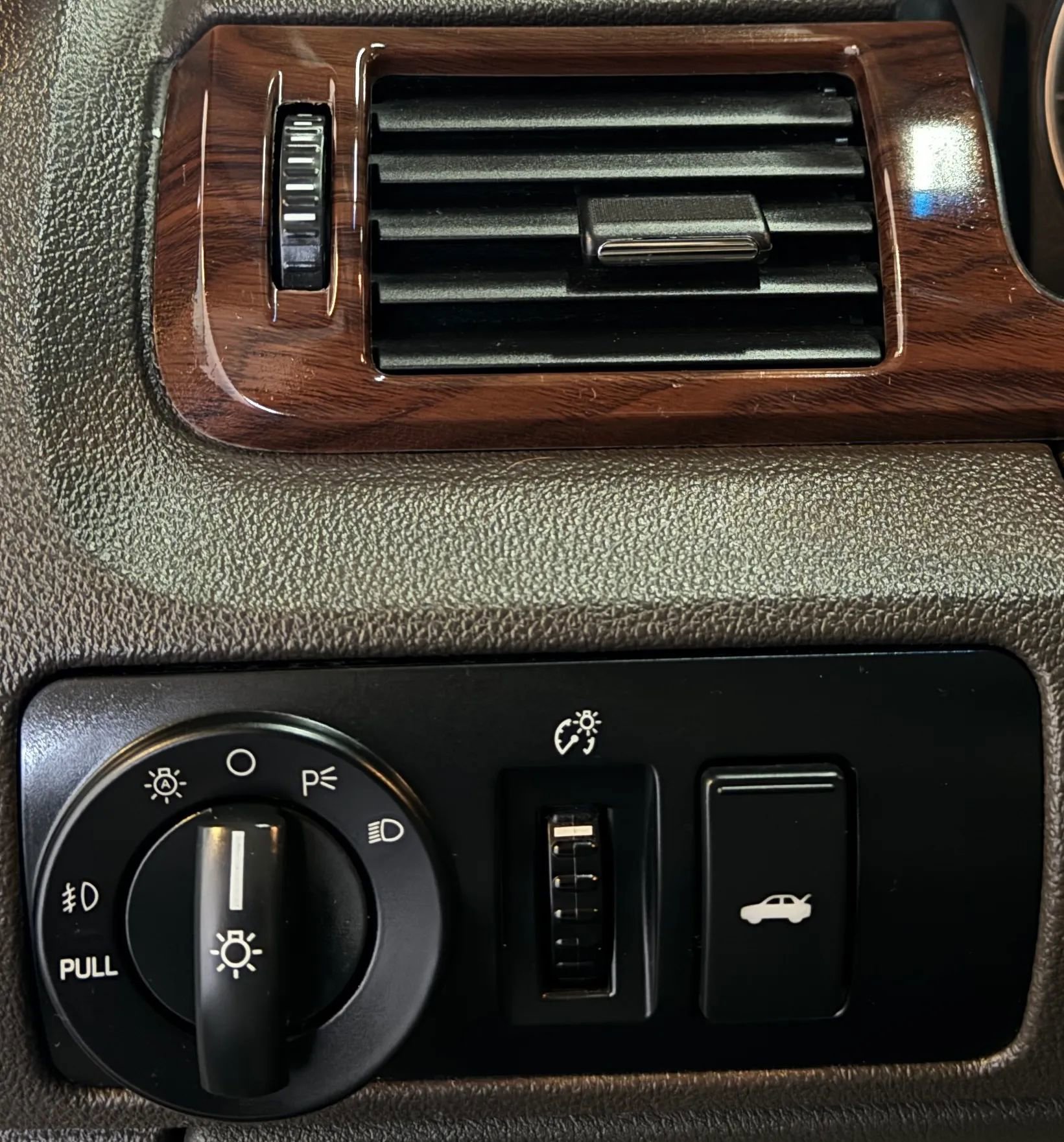 Used 2009 Ford Taurus SEL image 15