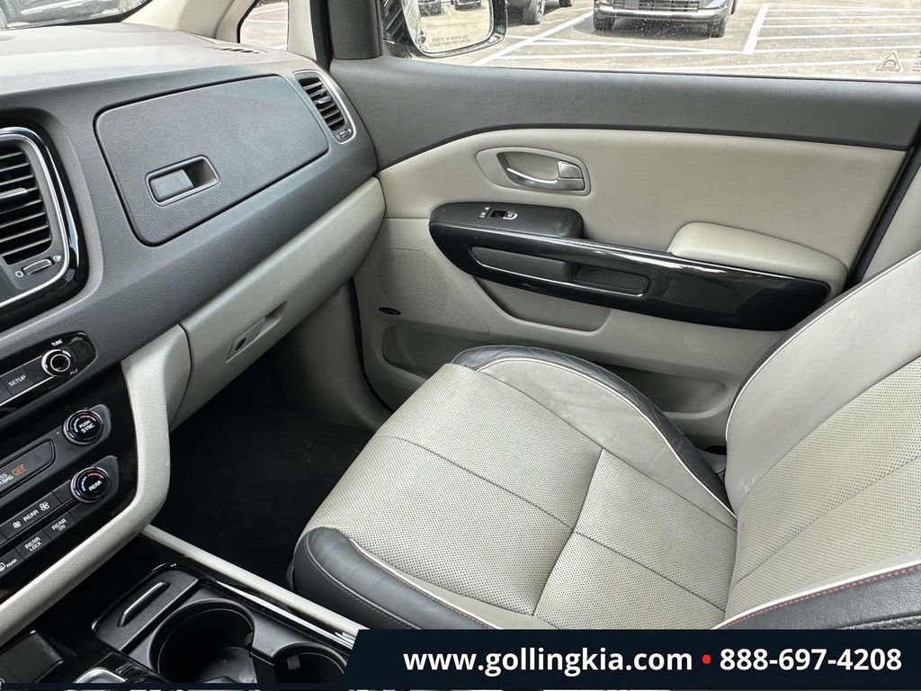 Used 2015 Kia Sedona SX FWD image 32