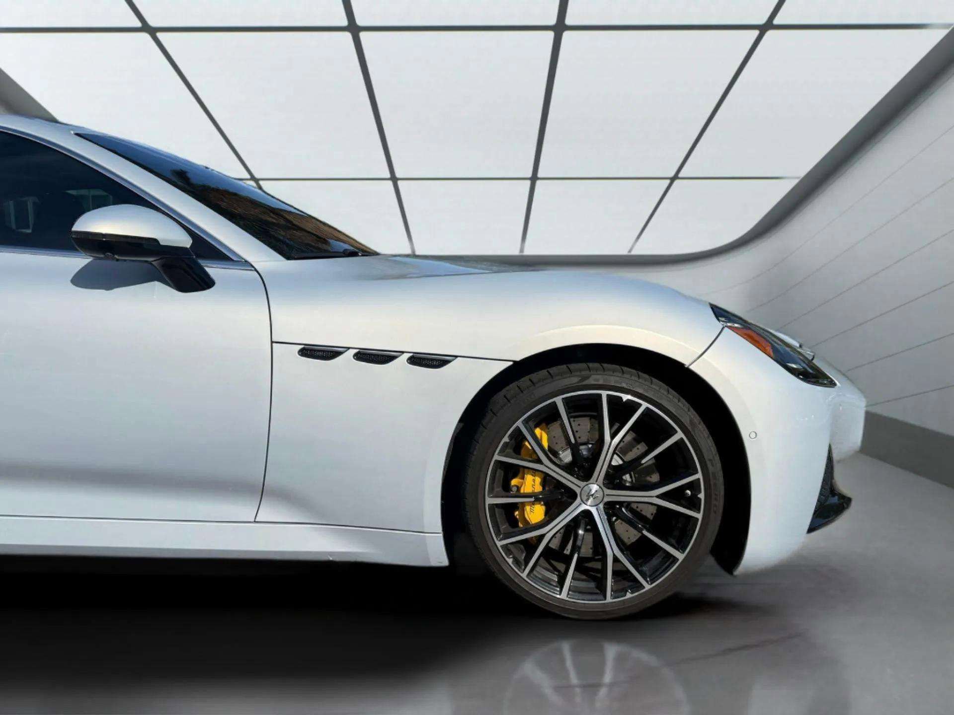 Certified 2025 Maserati GranTurismo Modena AWD/4WD image 8