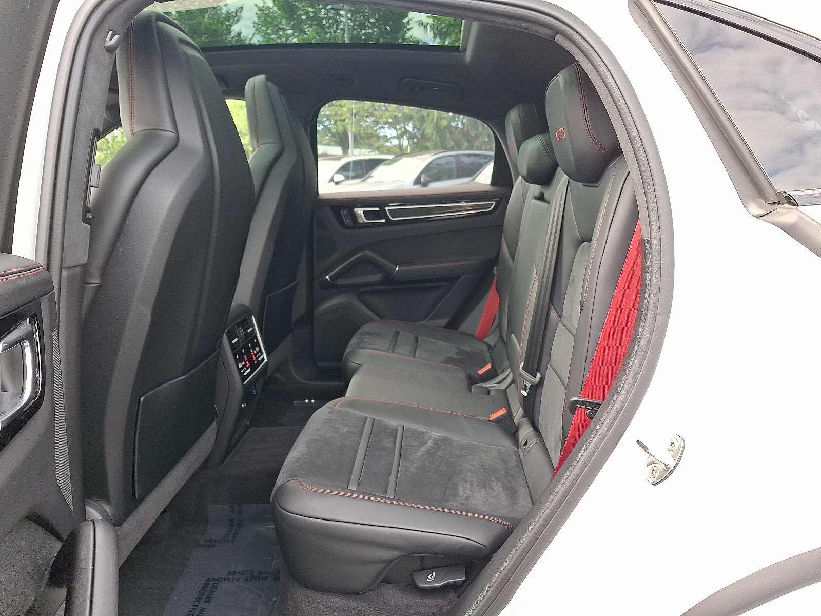 Used 2022 Porsche Cayenne GTS AWD/4WD image 10