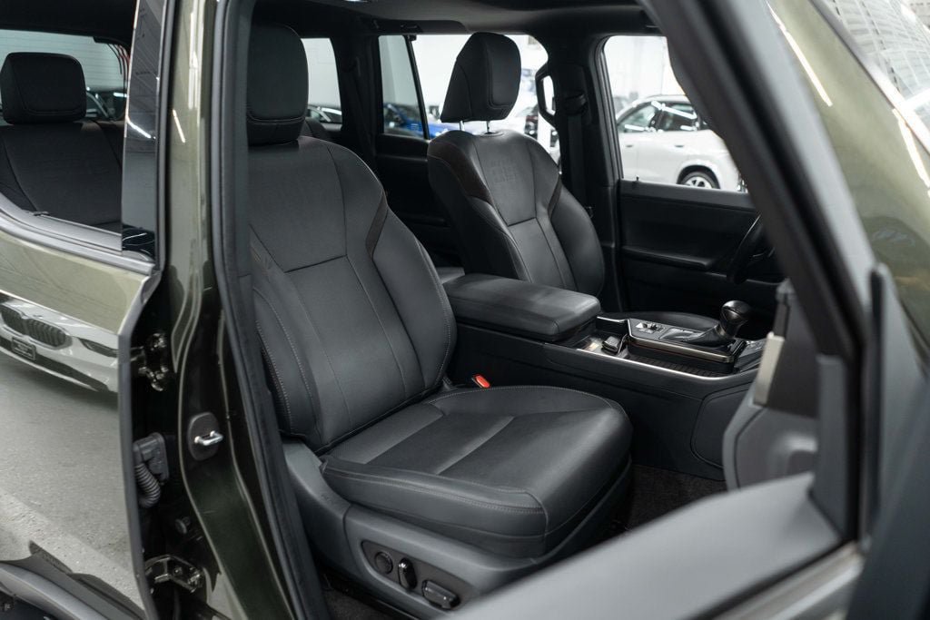 Used 2024 Lexus GX 550 AWD/4WD image 9
