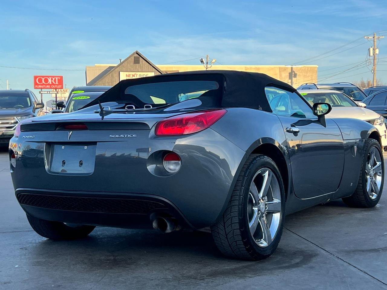 Used 2008 Pontiac Solstice Convertible w/ Preferred Package RWD image 3