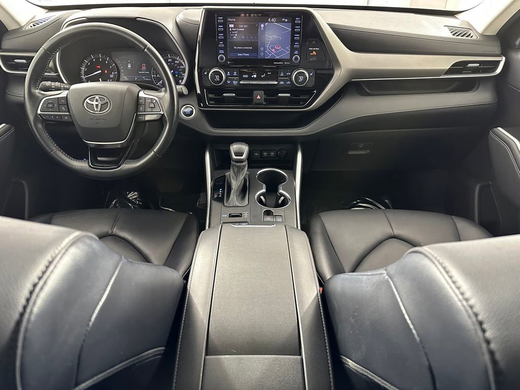 Used 2021 Toyota Highlander XLE AWD/4WD image 23